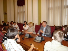National Assembly Speaker Prof. Dr Slavica Djukic-Dejanovic and Secretary General Veljko Odalovic talk to Kragujevac Polytechnic School students.
